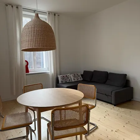 Bright - 2min From The Apartment